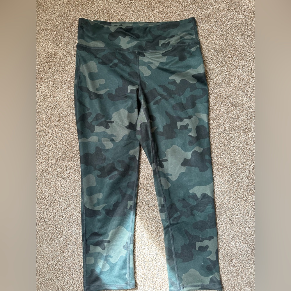 Camo crop leggings